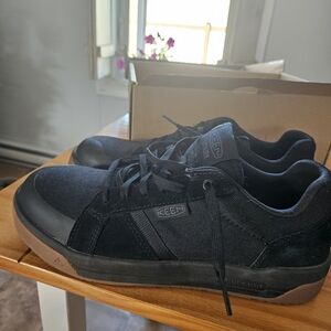 Keen Black Steel Toe Shoes Sleek Minimalist Design